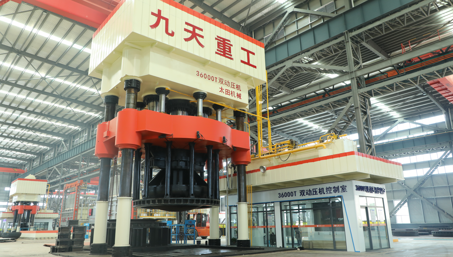 雙動(dòng)壓機(jī)